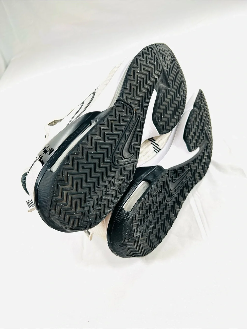 Nike LeBron Witness 6 TB Basketball Sneakers